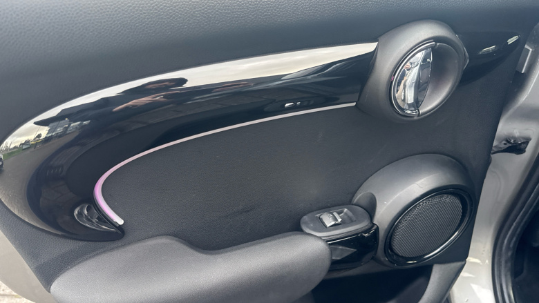 MINI Hatchback 1.5 Cooper Classic Premium 5dr Auto Petrol Hatchback